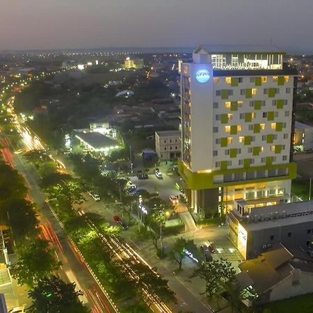 Hotel Dafam Pacific Caesar Surabaia Exterior foto