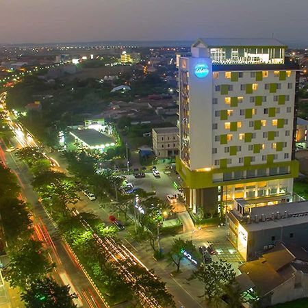 Hotel Dafam Pacific Caesar Surabaia Exterior foto
