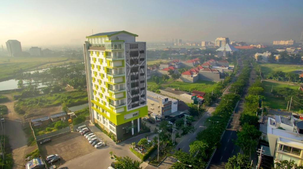 Hotel Dafam Pacific Caesar Surabaia Exterior foto